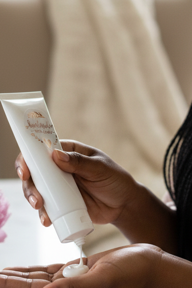 Pure Moisture Essence is a 100% natural, botanical lotion designed to anchor your skin in deep hydration. Formulated without fillers.